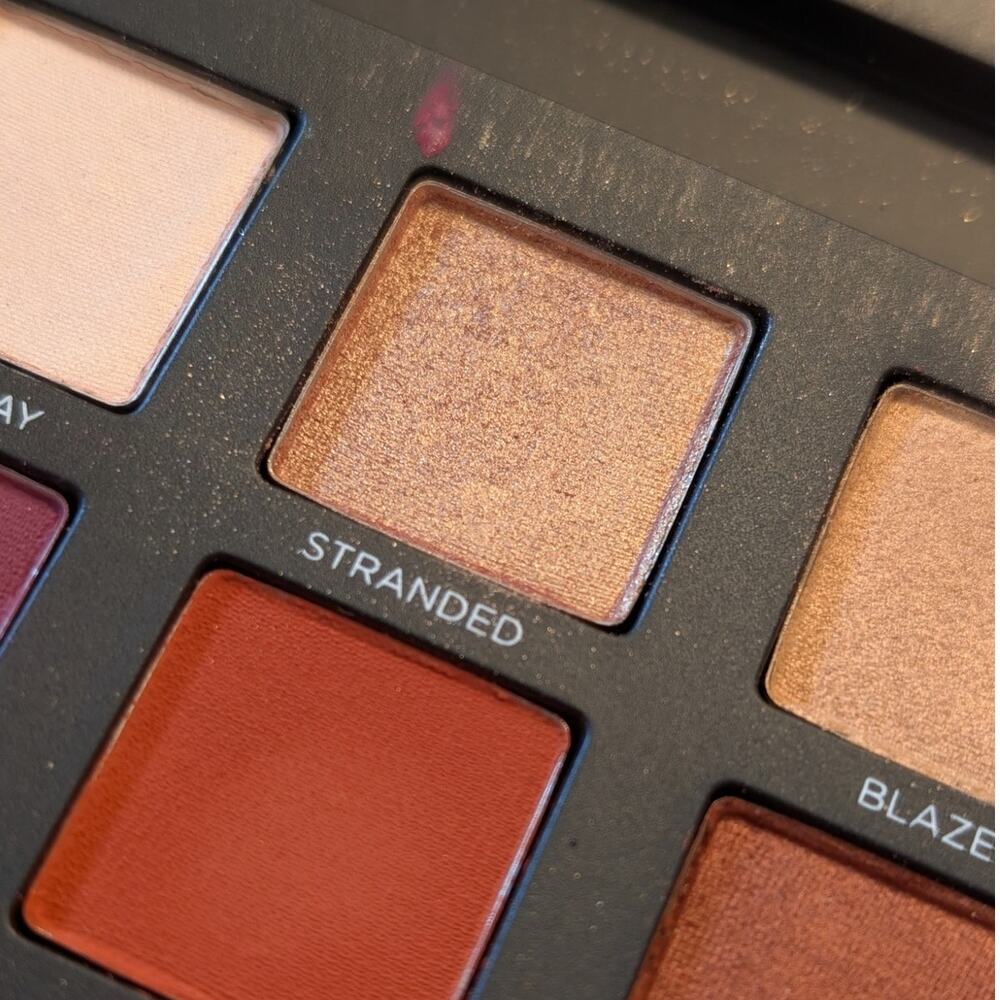 Urban Decay Born to Run Eyeshadow Palette Very Lightly SWATCHED - Picture 6 of 7